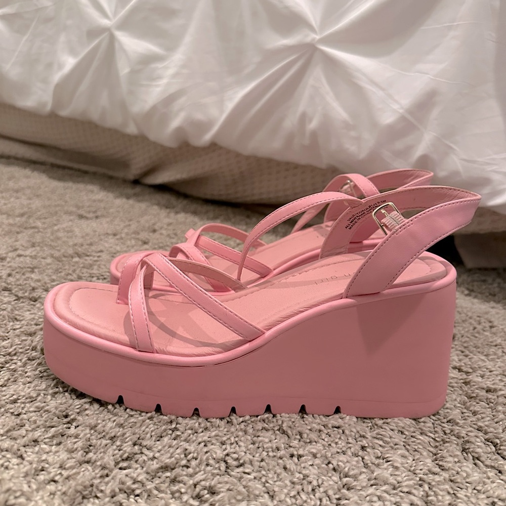 Women’s light pink platform sandal